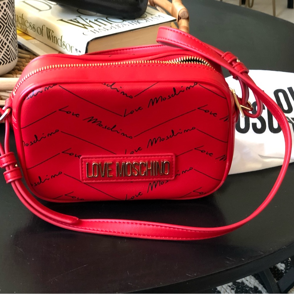 Like new Moschino Love crossbody